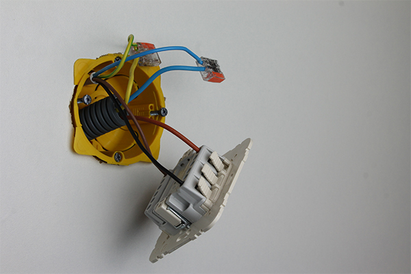 Etapes pour brancher un interrupteur pour volet roulant électrique